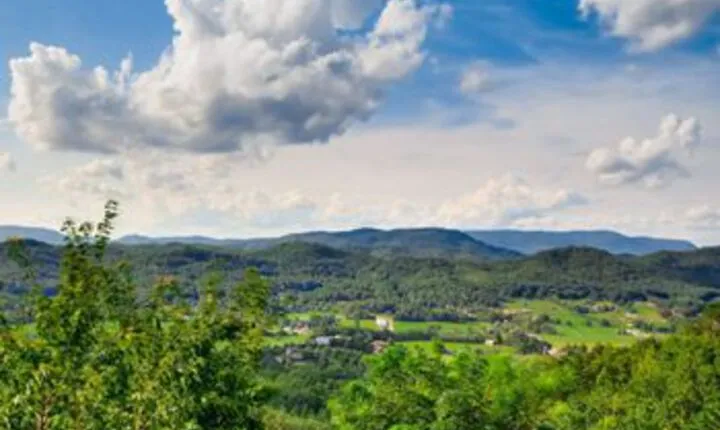 Sunset Magic 5 Bedroom Cabin by RedAwning