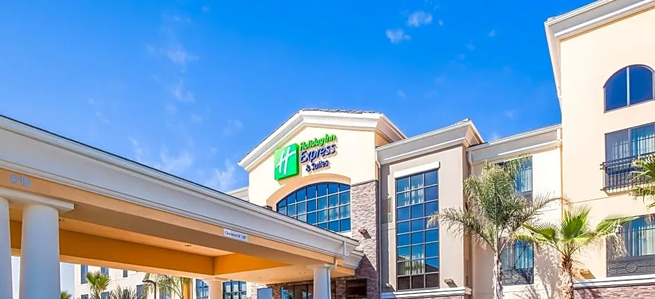 Holiday Inn Express & Suites Eureka By IHG