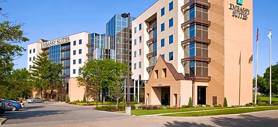 Embassy Suites By Hilton Hotel St. Louis-Airport