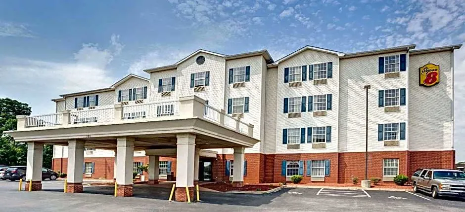 Super 8 by Wyndham Louisville/Expo Center