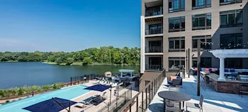 Kings Point Lux Suites