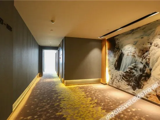 Yan'an Baimi Avenue Baotashan Atour Hotel