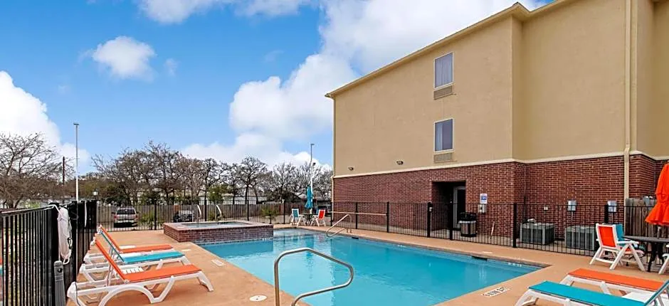 Comfort Inn & Suites Fredericksburg