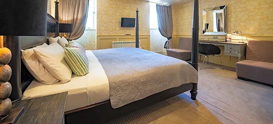 Brooks Hotel