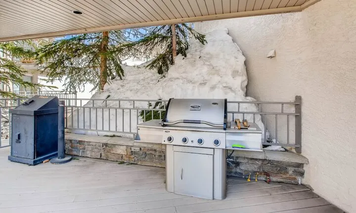 Ski-in / ski-out 2 Br Sleeps 6 People 2 Bedroom Condo by RedAwning