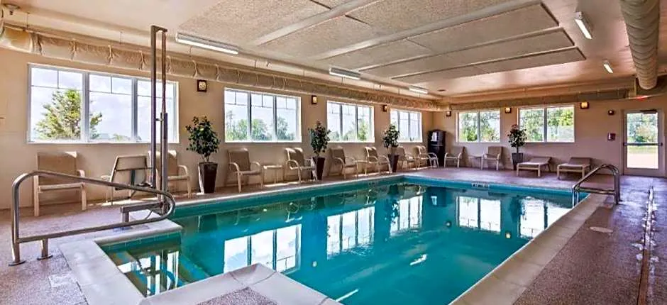 Green Mill Village Hotel & Suites, BW Signature Collection