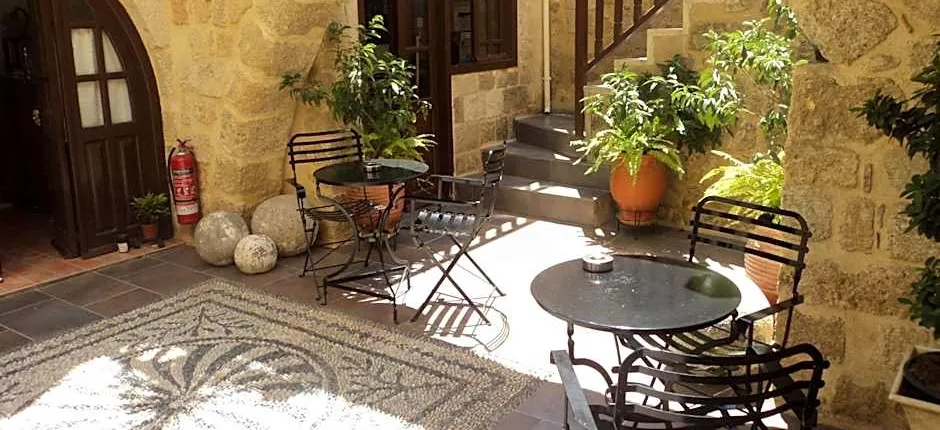 Camelot Traditional & Classic Hotel