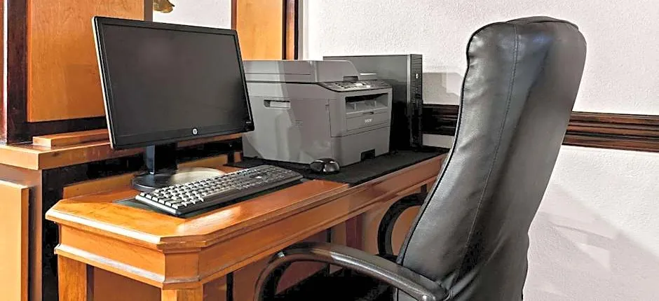 Days Inn & Suites by Wyndham Warren