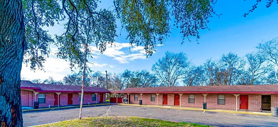 OYO Hotel Beeville -US 181