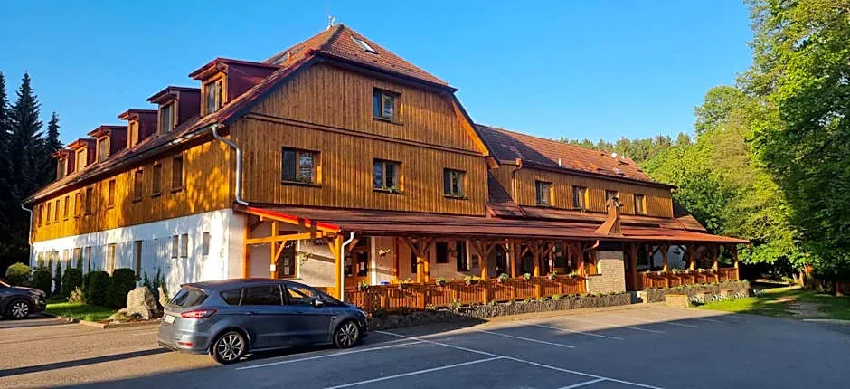 Balónový hotel a pivovar Radešín