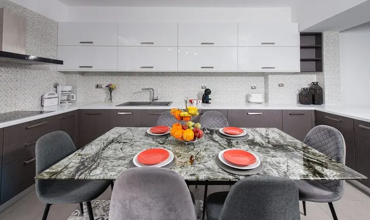 Golden Comfort Suites