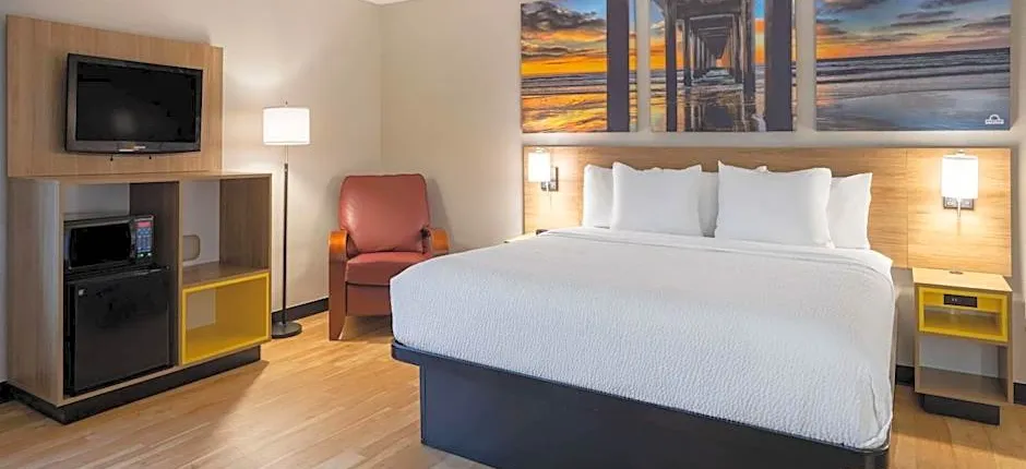 Days Inn by Wyndham Pleasant Prairie Kenosha