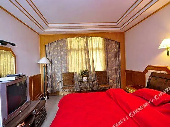 Red Chateau Youth Hostel