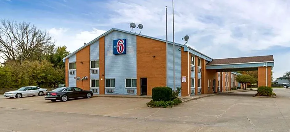 Motel 6-Davenport, IA