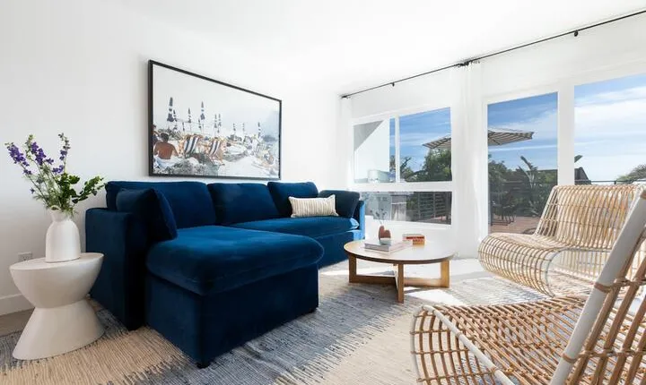 Avalon III by Avantstay Mins to Gaslamp Zoo & Airport Beautiful Deck w / BBQ