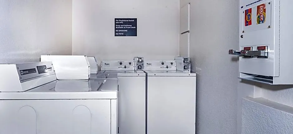 The Orchard Hotel Ukiah Wine Country Free Breakfast, Pool, & Hot Tub