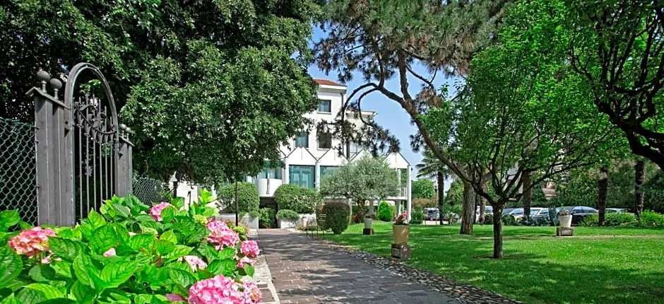 Park Hotel Ai Pini & Restaurant Ai Pini