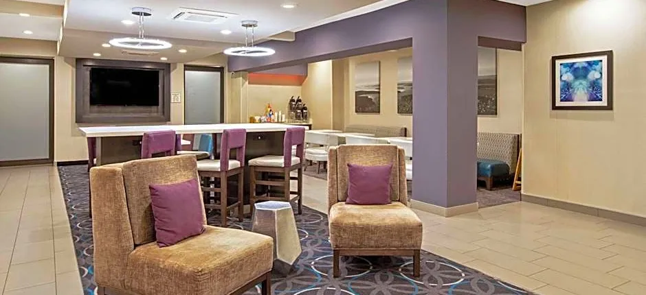 La Quinta Inn & Suites by Wyndham Fayetteville