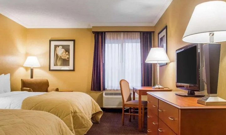 Quality Inn & Suites Riverfront