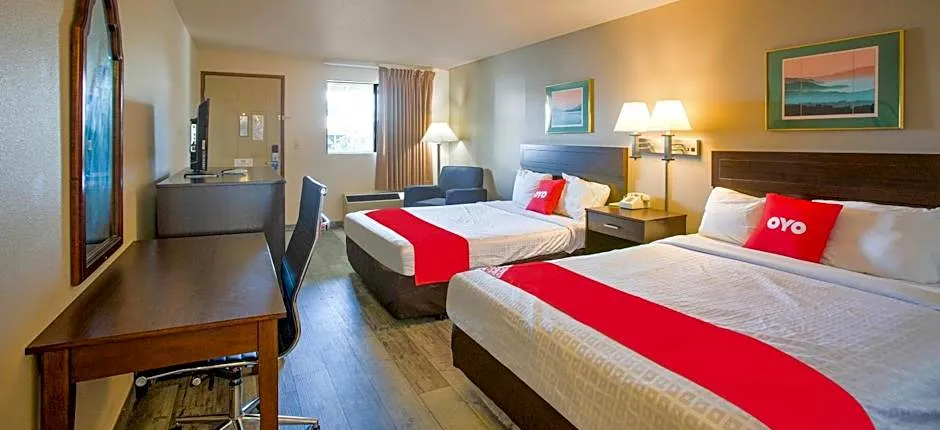 OYO Woodland Hotel and Suites