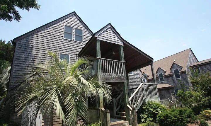 Courtyard Villas on Silver Lake Harbor