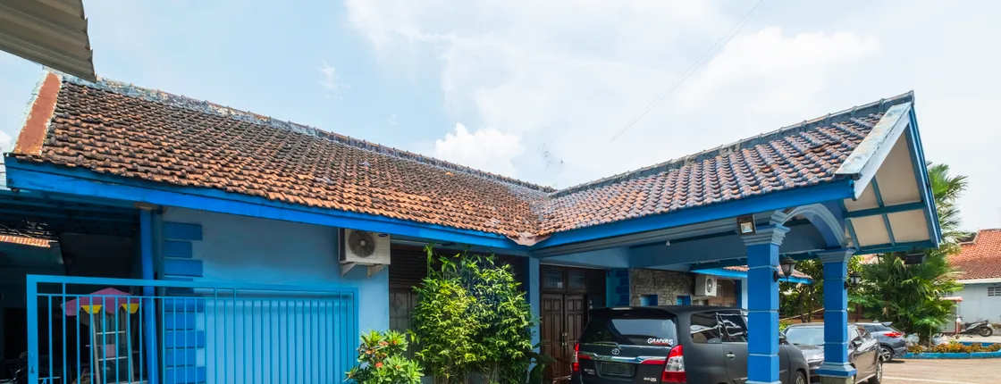Oyo 2302 Blue House Costel