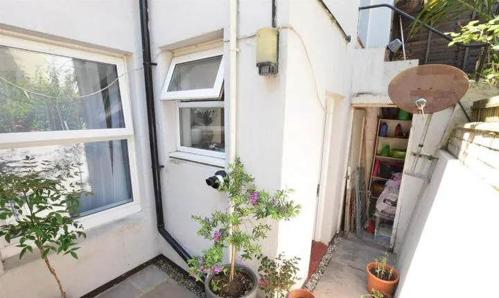 Comfy flat in the heart of St. Leonards