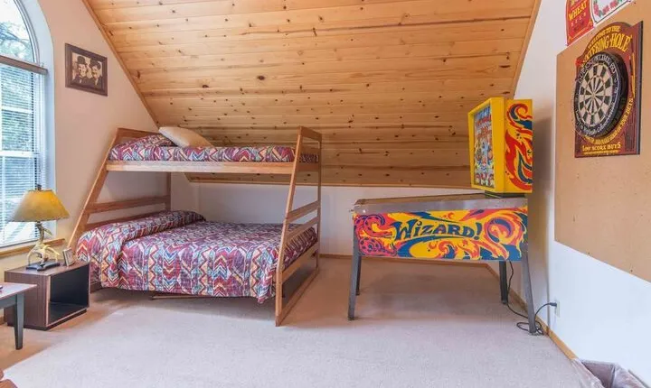 Hansing s Lair 4 Bedroom Holiday Home by Tahoe Truckee