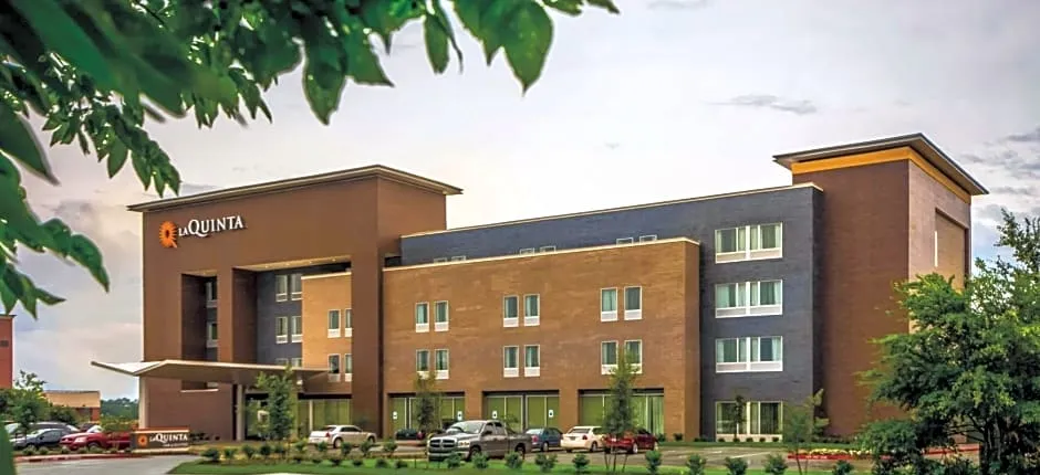 La Quinta Inn & Suites by Wyndham College Station South