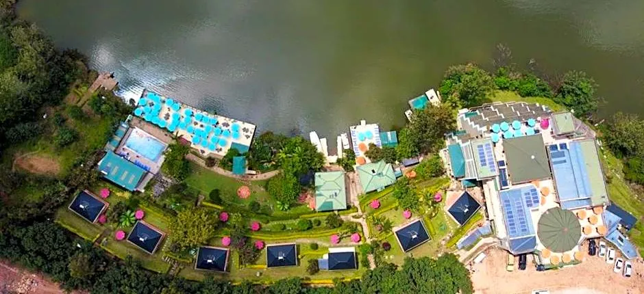 Bunyonyi Safaris Resort