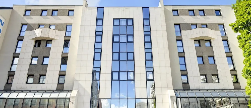 NOVOTEL PARIS SURESNES