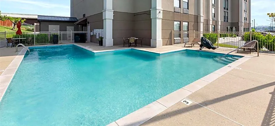 Best Western Plus Belle Meade Inn & Suites