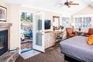 TENAYA LODGE AT YOSEMITE