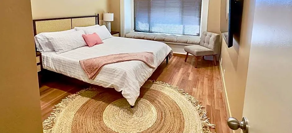 Peach Street Inn by WanderLodges