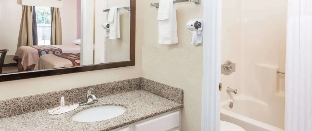 Super 8 by Wyndham Statesboro