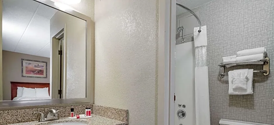 Days Hotel by Wyndham University Ave SE
