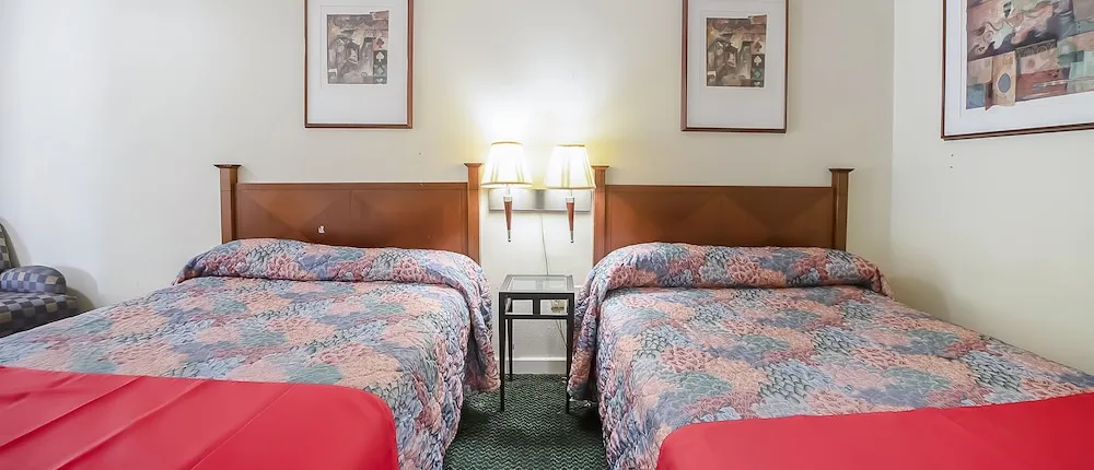 Hotel O Daylight Inn Elkhart I-90, IN