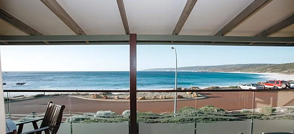 Canal Rocks Beachfront Apartments