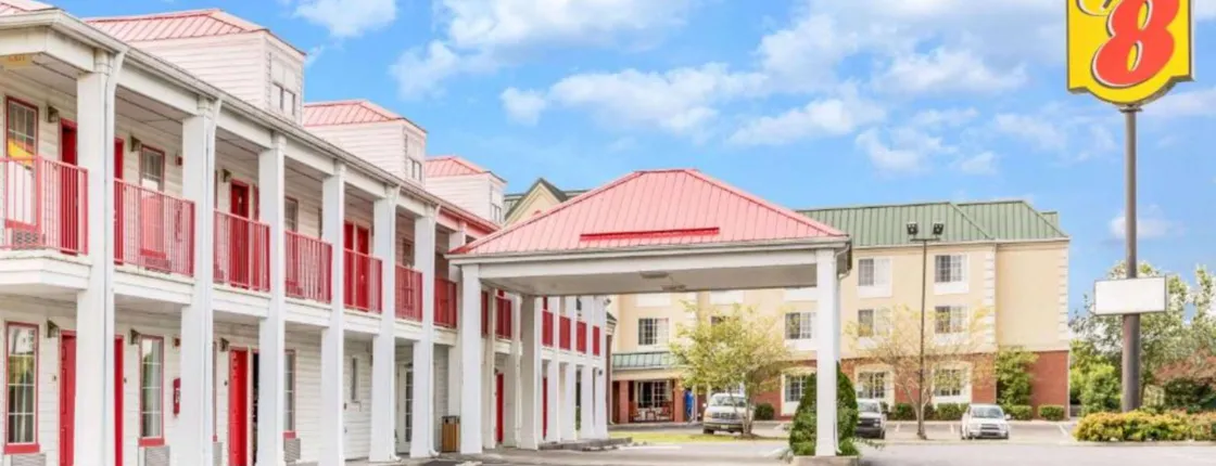 Super 8 by Wyndham Clinton