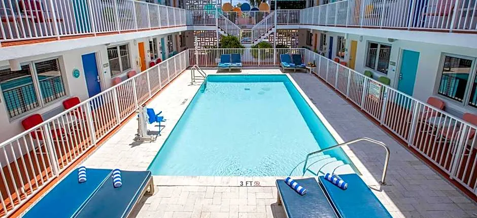 Waterside Hotel and Suites
