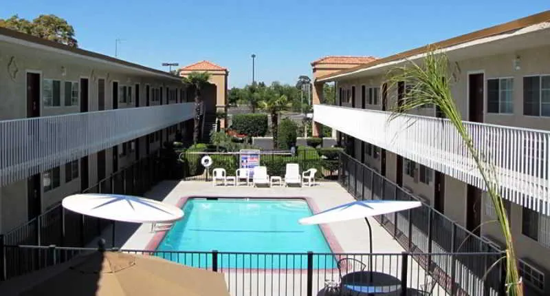 AMERICAS BEST VALUE INN FRESNO DOWNTOWN