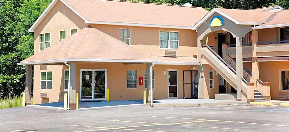 Days Inn by Wyndham Fairmont