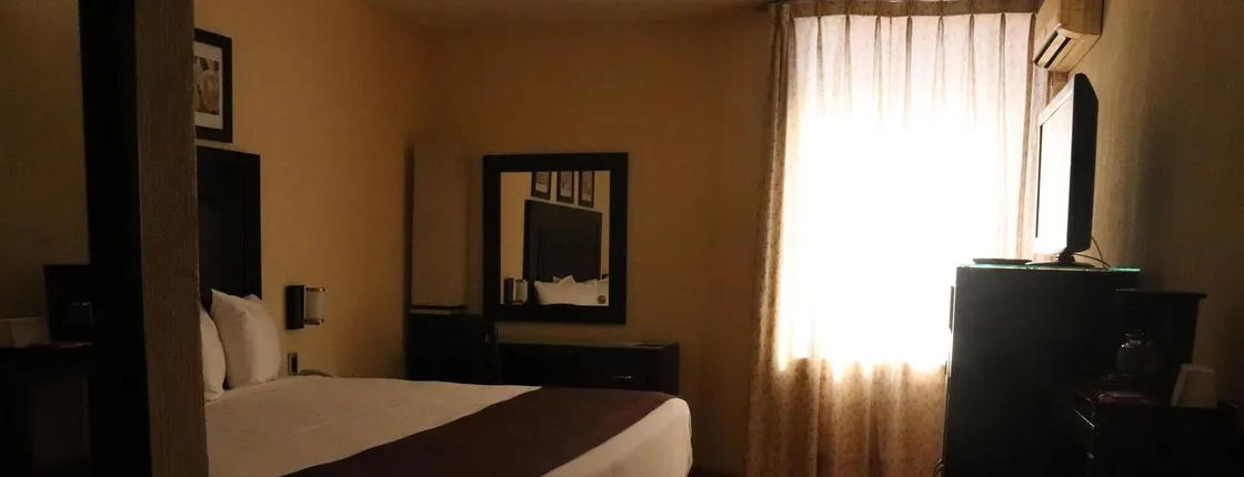 HOWARD JOHNSON PLAZA HOTEL LAS TORRES