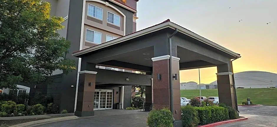 La Quinta Inn & Suites by Wyndham Lawton / Fort Sill