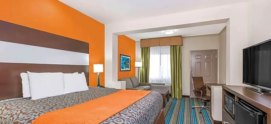 Days Inn & Suites by Wyndham Katy