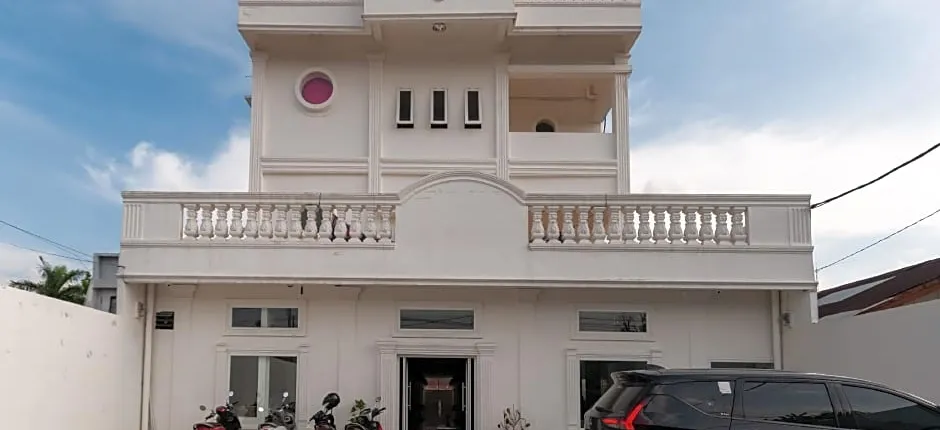 RedDoorz near UISU teladan Medan