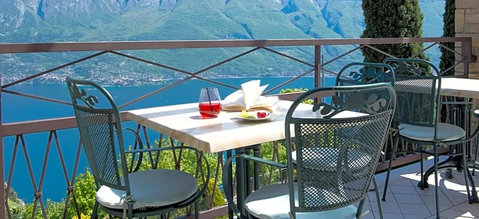 Village Hotel Lucia