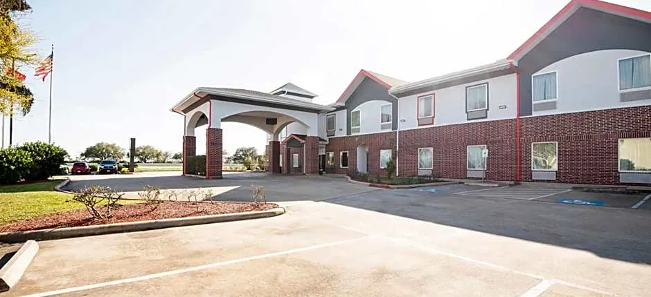 OYO Townhouse Clute Lake Jackson