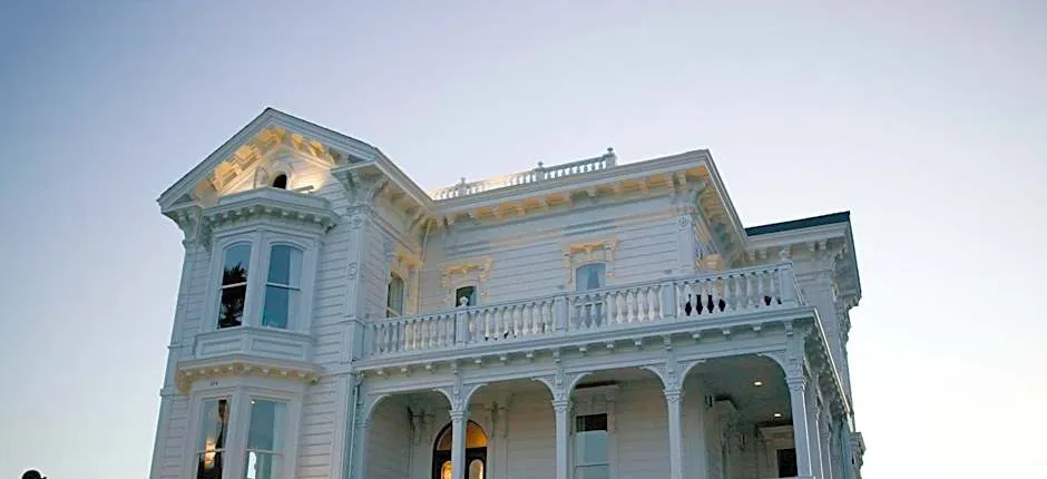 West Cliff Inn, A Four Sisters Inn