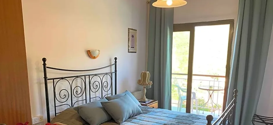 Two Flowers Hotel